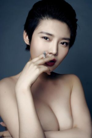 小小的肚子_HD在线播放